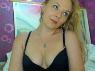TendreVanessa - Show live hot with a average body Attractive woman 