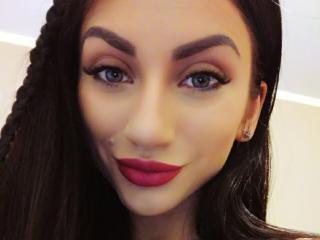 Arriadna - online show xXx with this shaved pubis Sexy girl 