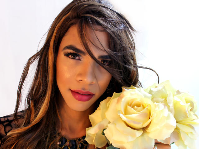 DannaLebrumX - Chat cam x avec cette Trans aux cheveux châtain sur Xlovecam 