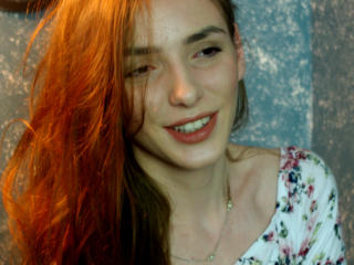 ChanelliCate - Webcam live porn avec une Fabuleuse jeune model bien roulée épilée  