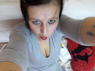 Emmanuella - Cam xXx with a White 18+ teen woman 