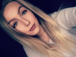 EmillySexy - Web cam x with this gaunt 18+ teen woman 