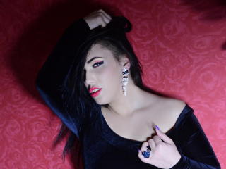 CristallElla - Webcam hot avec une Sensationnelle jeune maîtresse sexy aux cheveux noirs  