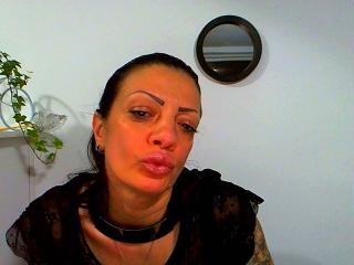 Nefertiti69 - Show intime avec une Femmes aux cheveux noirs sur le site X Love Cam 
