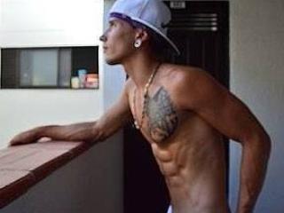 ApolloR - Chat hard avec un Homo au corps d'hercule sur la plateforme X Love Cam 