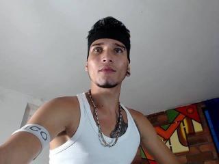 ApolloR - Web cam porn avec ce Homme avec un corps à la musculature impressionnante  