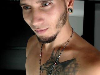 ApolloR - Chat hard with a Gays with athletic build 