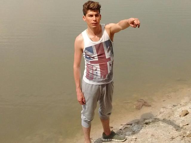 CuteOscar - Chat live sexy with this Gays with hot body 