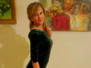 BritneyPeach - Cam sex with a lanky 18+ teen woman 