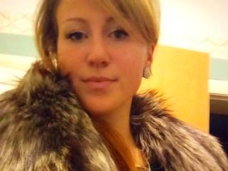 BritneyPeach - Chat sex with this slim 18+ teen woman 