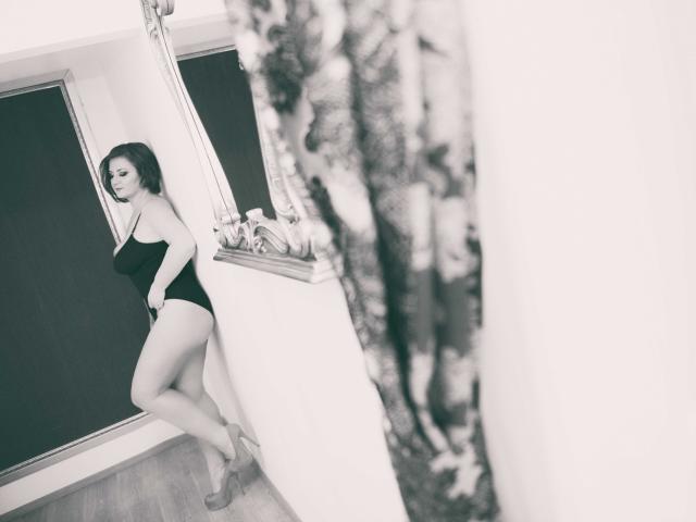 AliciaXHotty - פורנו בשידור חי ומצלמת סקס - 4272975