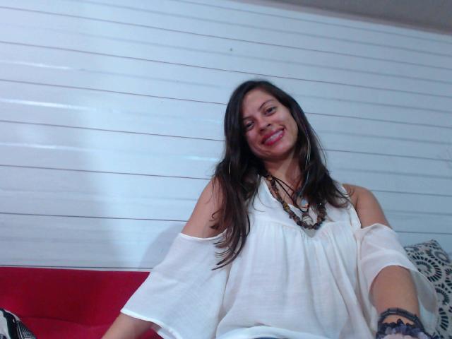 HealthyGirl - Chat sex with this Young lady with average hooters 