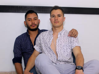 ThiagoAndPeter - Chat live sexy avec ce Couple Gay à la chevelure noire sur le service XloveCam 