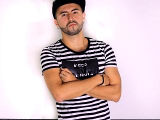 MarcoSantini - Webcam en direct avec ce Homo ayant le sexe tondu  