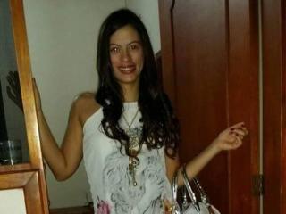 HealthyGirl - Show sexe avec cette Sublime jeune camgirl sexy ayant le sexe totalement tondu sur Xlove 