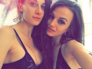 ChokoLadies - Webcam porno avec cette Lesbienne à la crinière noire sur le service Xlovecam 