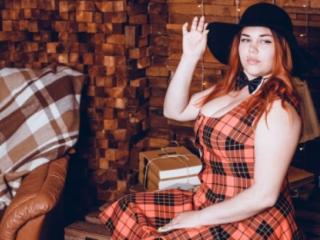 CracefulWoman - online chat hot with this Young lady with regular melons 