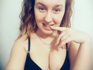 AmyJollie - Web cam nude with this 18+ teen woman with standard titties 