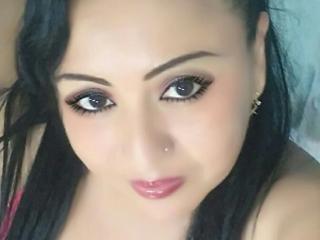 MiluSexyForU - online chat sex with this standard build Sexy girl 