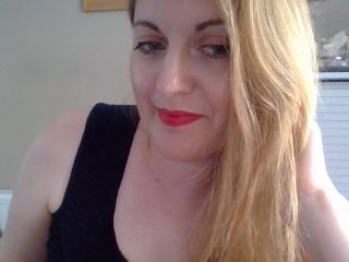 FrenchyLea - Webcam hard with this average hooter Horny lady 