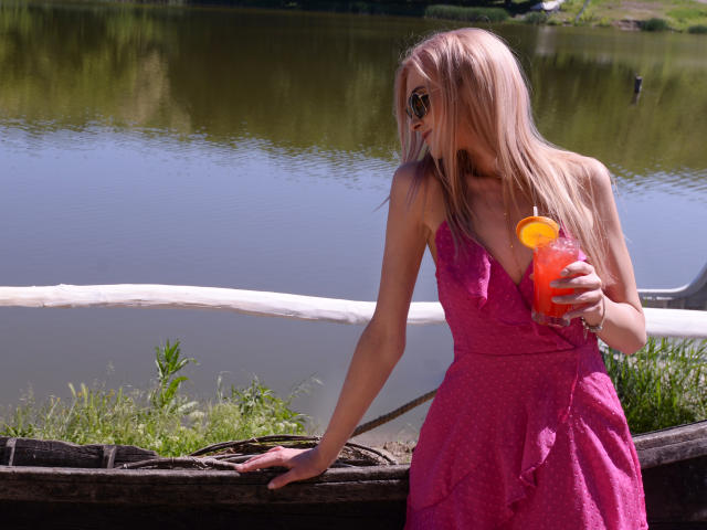 MedeeaMoore - Webcam sexy with this standard breast Girl 