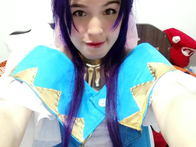 Hikaru - Chat porn avec cette Sacrée jeune fille bien roulée au décolleté vertigineux sur la plateforme Xlovecam.com 