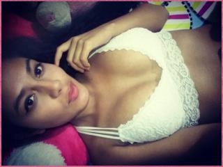 CristalLopez - Live cam hard with a 18+ teen woman with large chested 