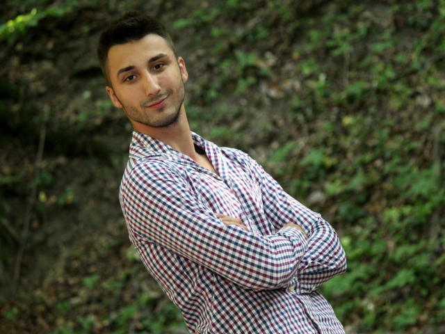 Karolino - Video chat nude with this brunet Gays 