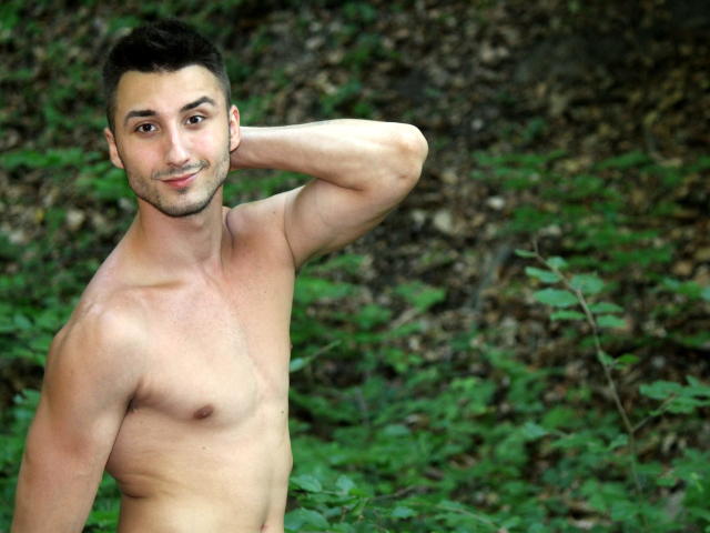 Karolino - online chat hot with this Horny gay lads with a muscular constitution 