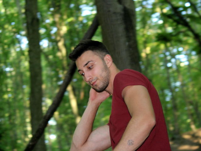 Karolino - Chat sex avec ce Homo au sexe totalement taillé  