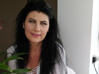 SquirtMatur - Webcam live hard with a well built Sexy mother 