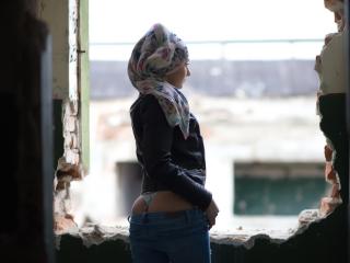 Raaida - Live chat en direct avec une Sublime camgirl bien roulée aux bonnets A sur Xlove 