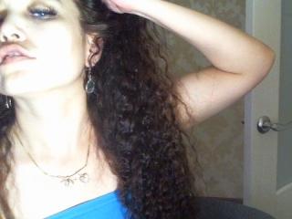 DiamondAngela - online chat xXx with this shaved pussy Horny lady 