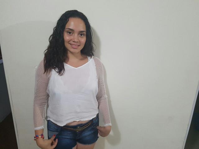 PamelaWow - Chat cam hard avec cette Resplendissante camgirl d’Amérique latine sur le site Xlove 
