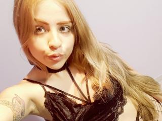 MillaCambers - Live chat en direct avec cette Merveilleuse jeune model très sexy à la poitrine parfaitement proportionnée sur le site X Love Cam 