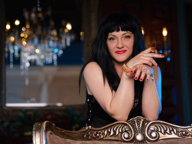 LuxuryChickX - Cam porn avec cette Femmes avec un corps de rêve sur le site XloveCam 