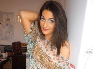 LauraPlays - chat online hard with this trimmed sexual organ Young lady 