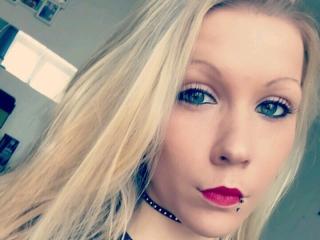 FrancaiseAnna - Web cam exciting with this shaved pussy Young lady 