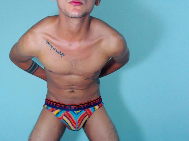 TyronHorny69 - Spectacle xXx avec un Homme sud américain sur le site Xlove 