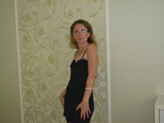 JudyBrown - Live chat sex with this brown hair Lady over 35 