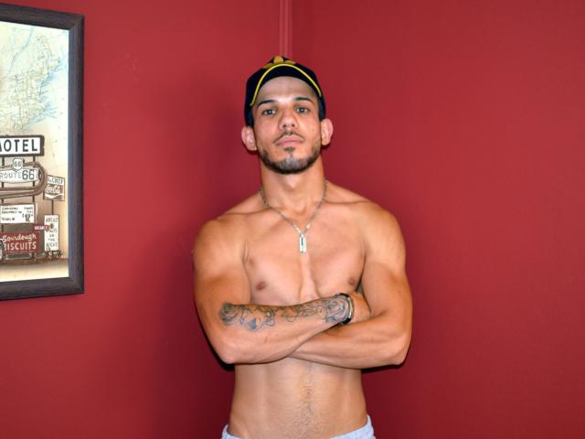 ErikXavier - Live cam x with this Gays with muscular build 