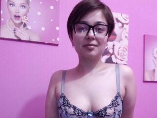 Jessyyours - Chat live sex with this charcoal hair Girl 