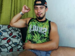 DanielBigDick - Cam sex with a latin american Gays 
