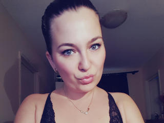 TastyJennifer - Live en direct avec une Admirable jeune bombe en chaleur blanche sur le service Xlove 