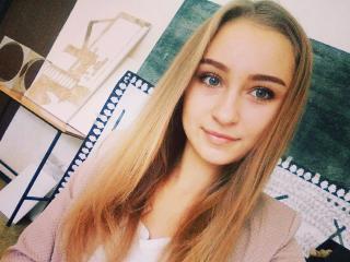 MerindaFoxy - chat online sexy with this European Hot chicks 