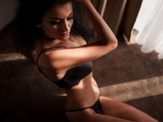 ArabicPussy - Webcam live sex avec cette Sensationnelle demoiselle très sexy avec une poitrine de rêve sur le site X Love Cam 