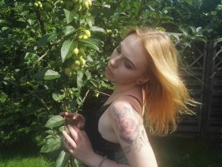 CassieBambi - Chat live xXx with this shaved sexual organ Hot babe 