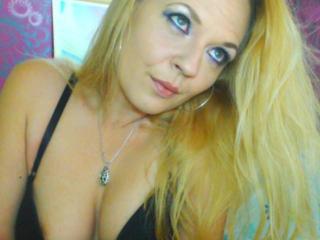 TendreVanessa - Live sex avec une Femmes avec des seins de taille moyenne sur le site Xlove 