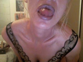 TracySexy - Live cam exciting with this Mature with average boobs 