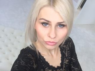 AmeliaPLAY - Show live xXx with a standard body 18+ teen woman 